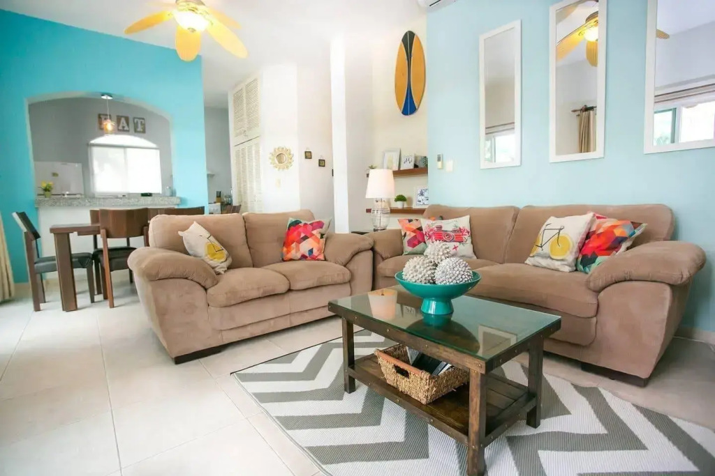 Dream Location! 2BR Near Beach+clubs!! Sleeps 6!!