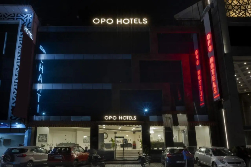 Hotel WHITE & BLUE Delhi Airport