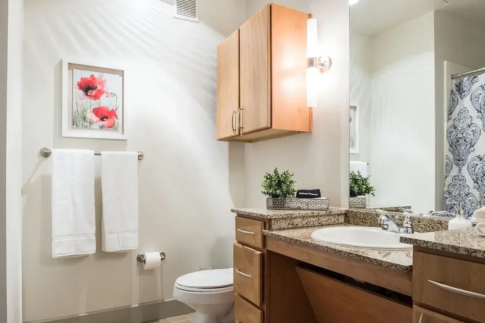 1 BR Apt near Dining Shopping Nightlife by Frontdesk