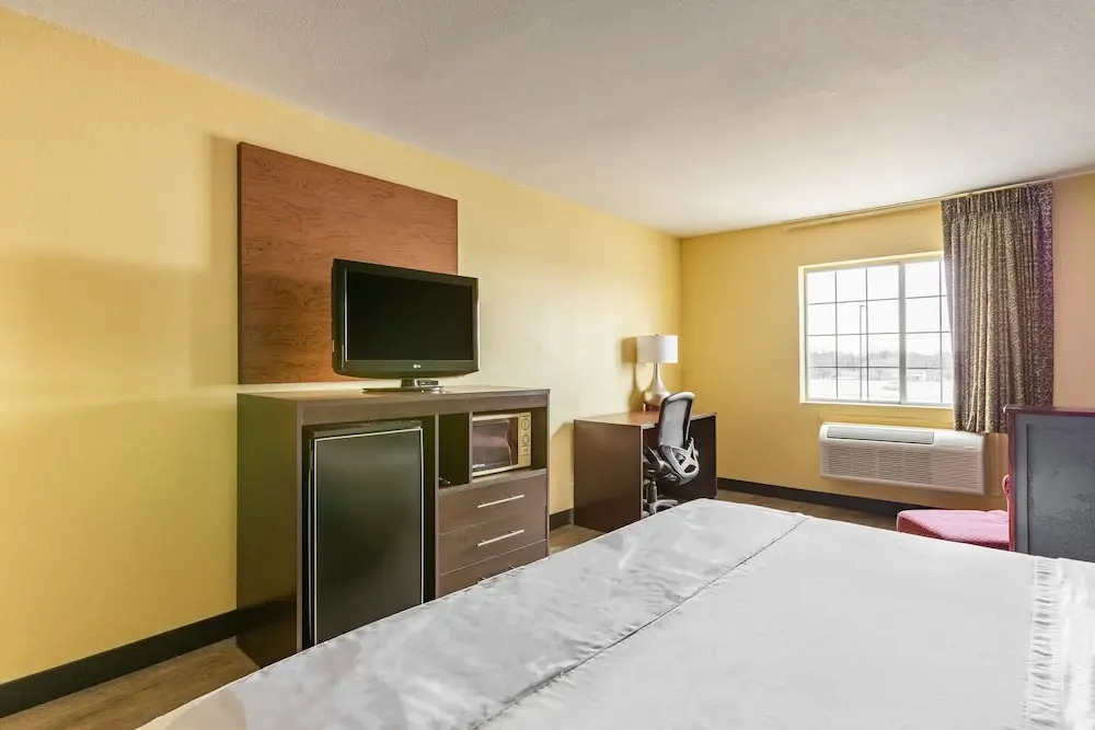 Rodeway Inn and Suites Airport Tulsa