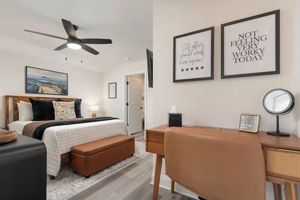 Ideal Location & Mountain Views: Chattanooga Home!