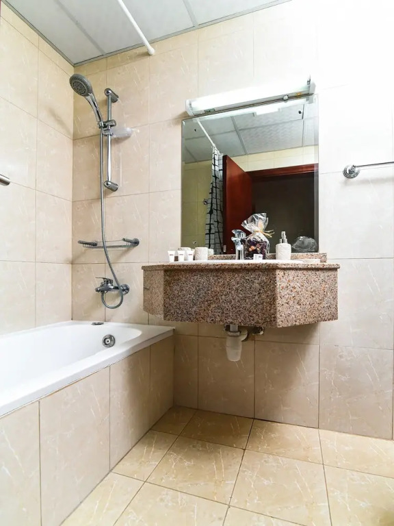 OYO Home 176 1BHK Lake Tower JLT
