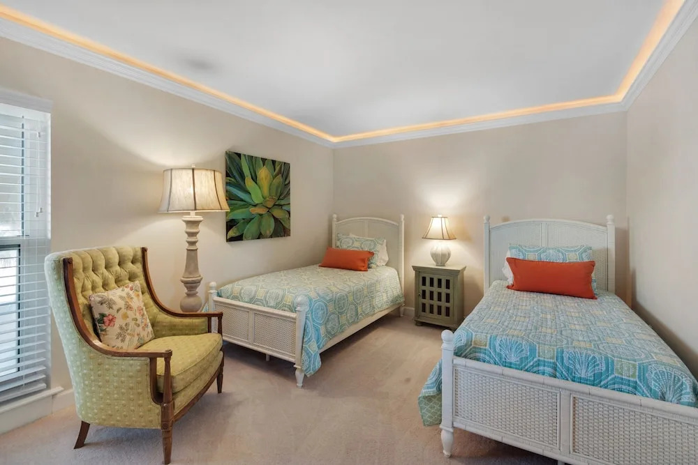 Sea Oats 4 Bedroom Condo by RedAwning
