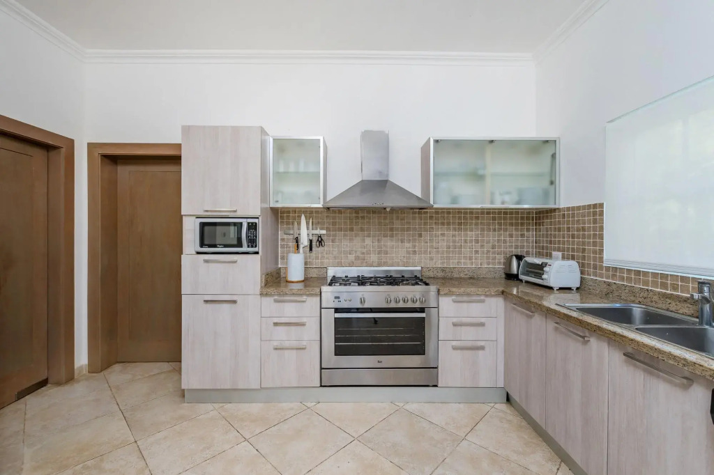 Beautiful 5-BDR 2 levels villa for rent