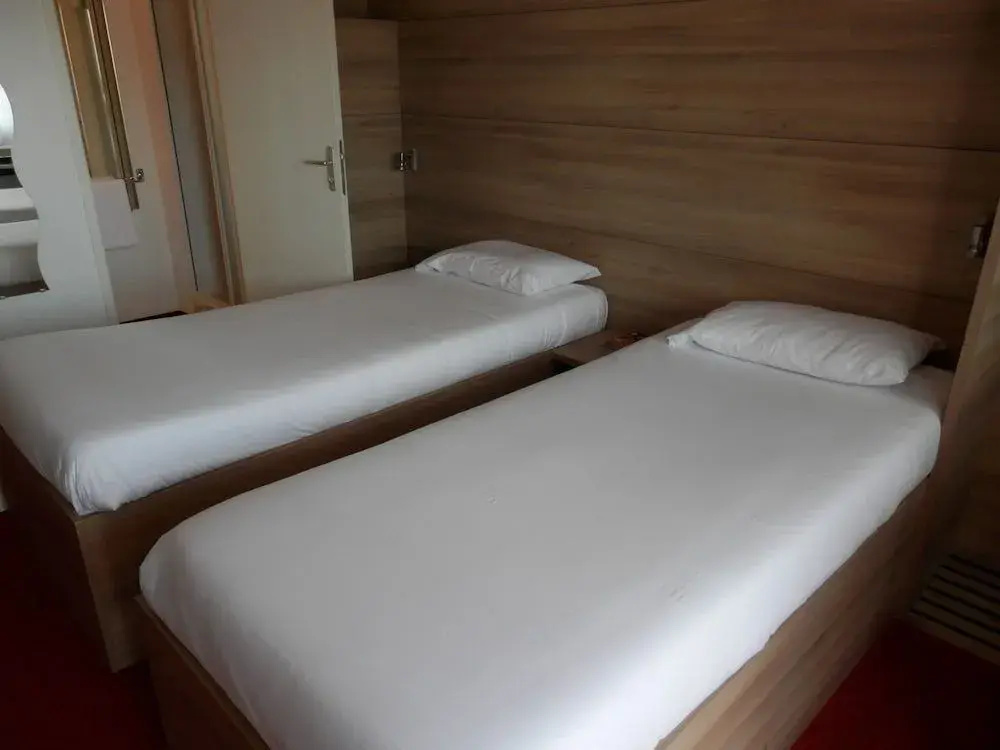 Ever Route 64 Brit Hotel Tarbes Ibos