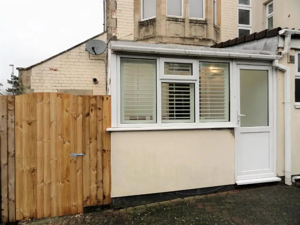 Homely and well appointed Priory Apartment by Cliftonvalley Apartments