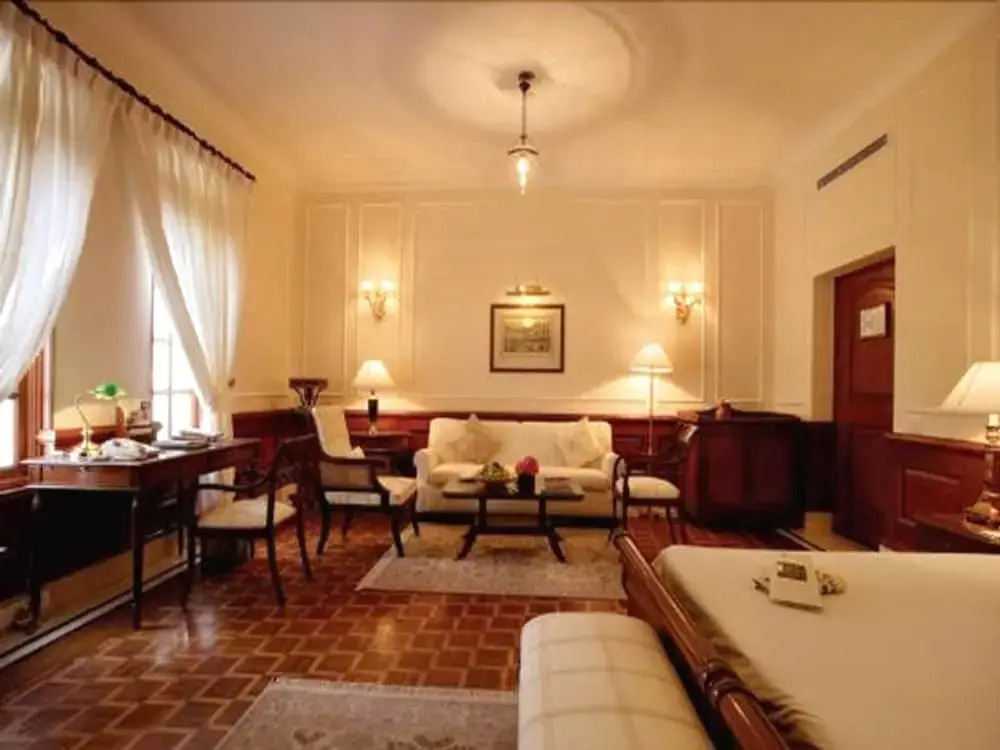 Palette by CheckIn Royal Retreat Delhi Formerly Imperial Villas