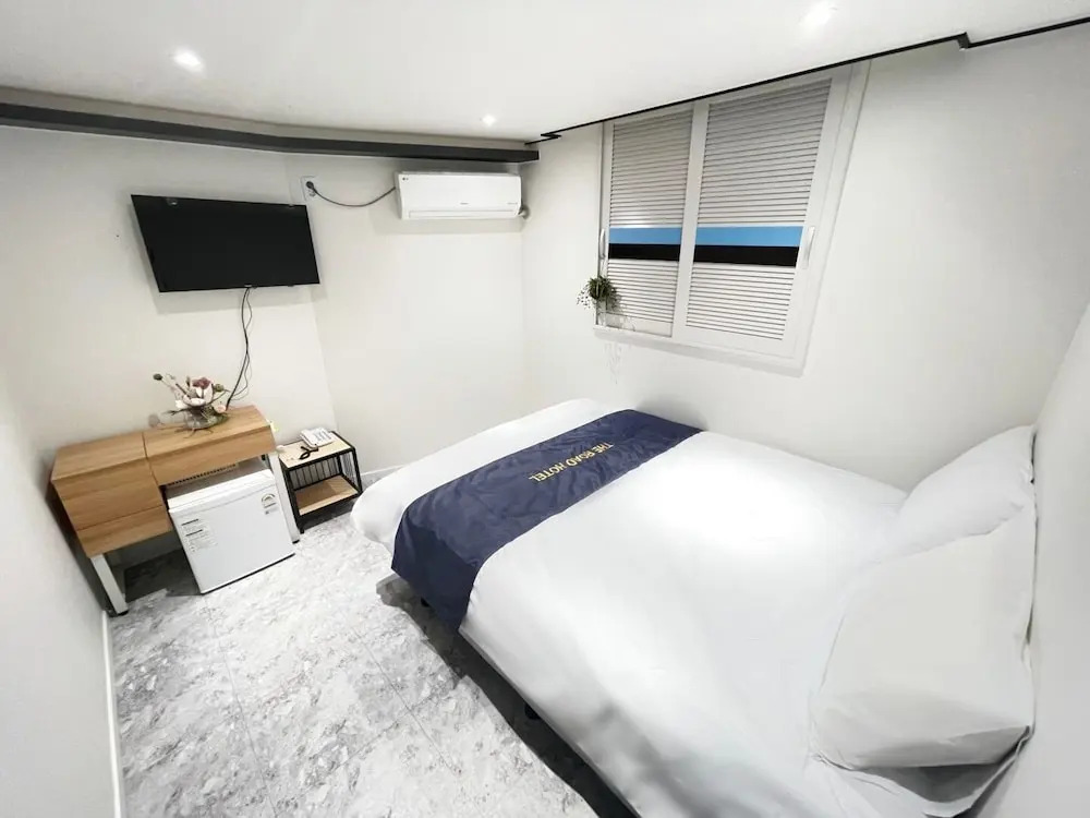 The Road Hotel