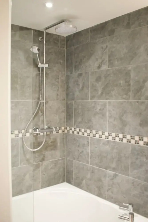 Bright 3 Bedroom Central Apartment