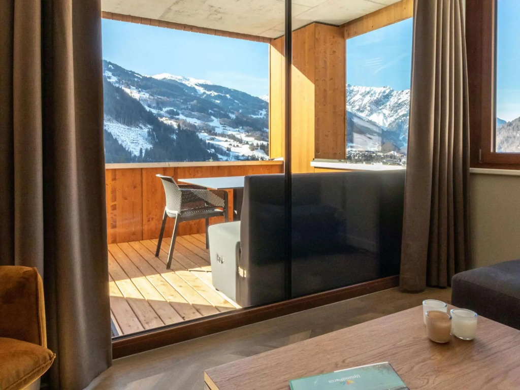 Luxury apartment with sauna, Zamang lift at 600 m.