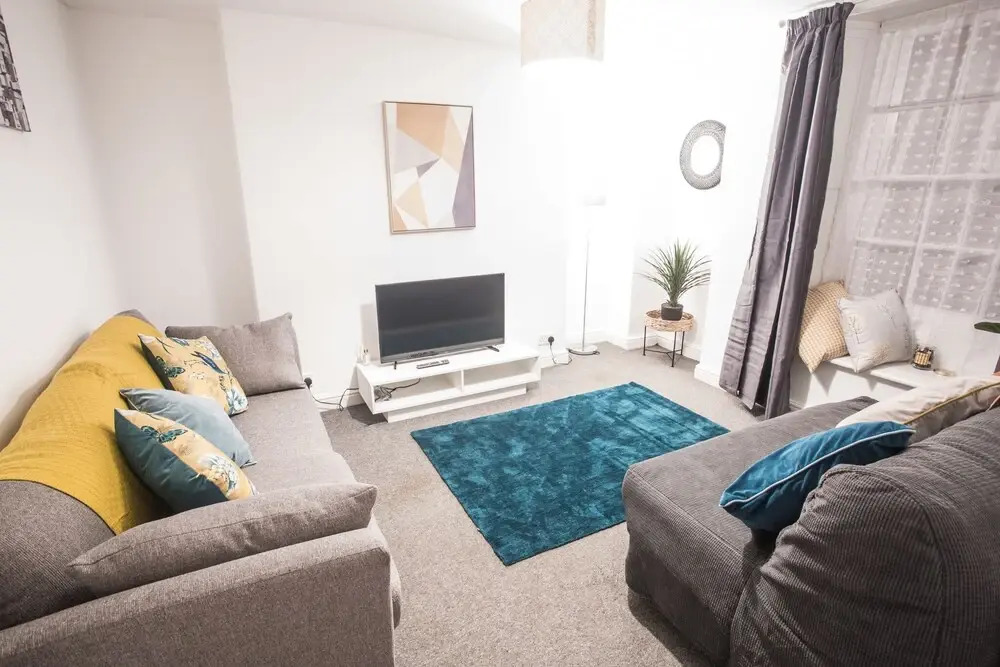 Short Stay Bristol - Oakfield Apartment