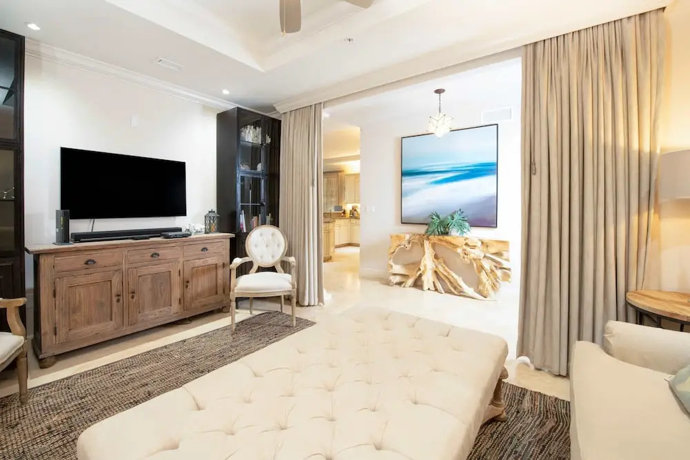 Seabreeze 8 - Luxury 4-bedroom on Seven Mile Beach