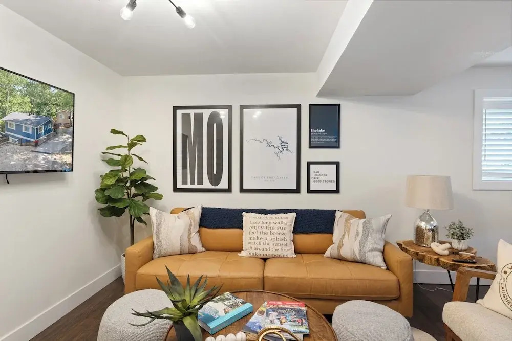 Minutes From the Strip - Nightlife and Dining!