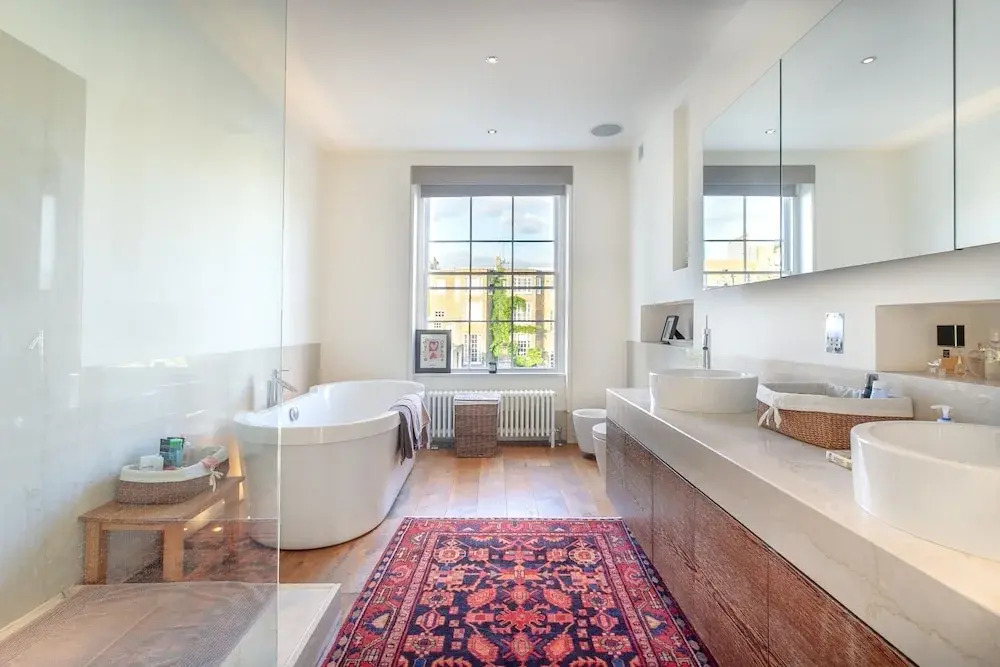 3 Bedroom Family House In Regents Park