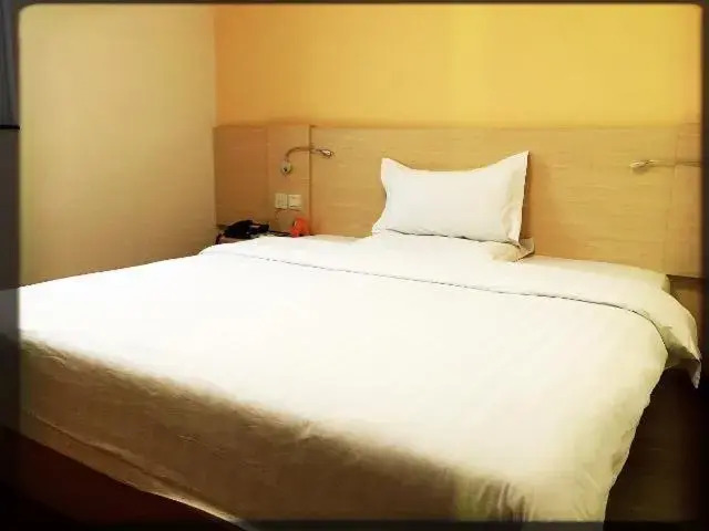 7Days Inn ZunYi Railway Station