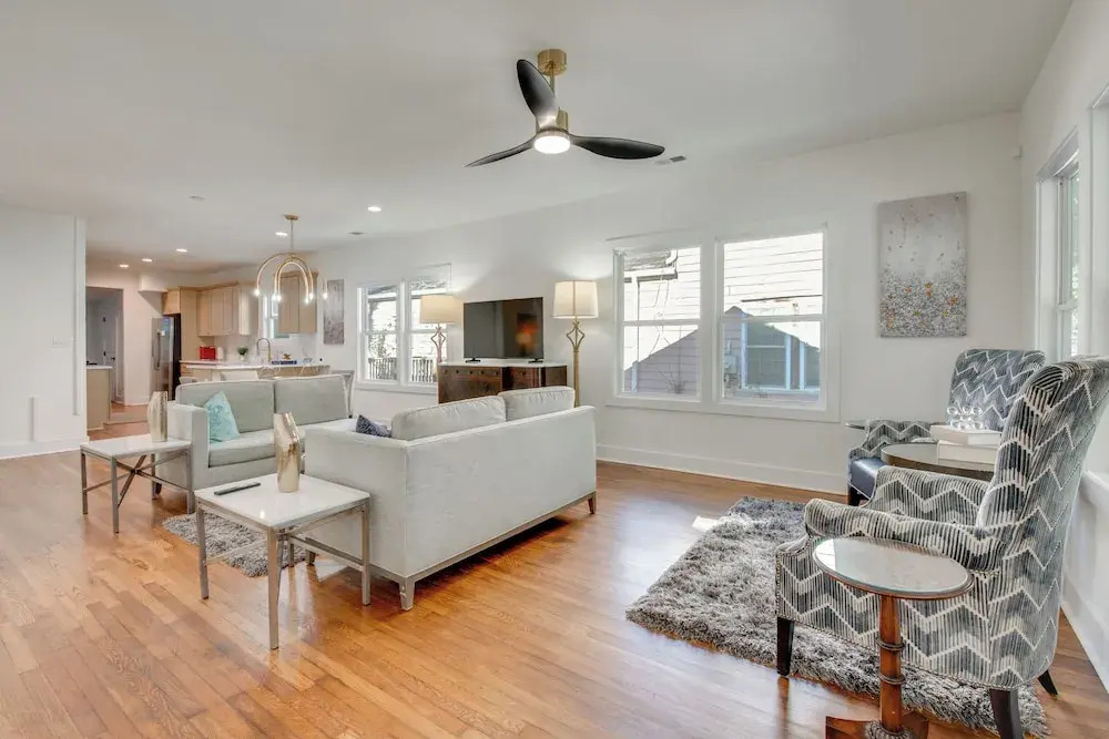 < 4 Mi to Mercedes-benz: Modern West End ATL Stay