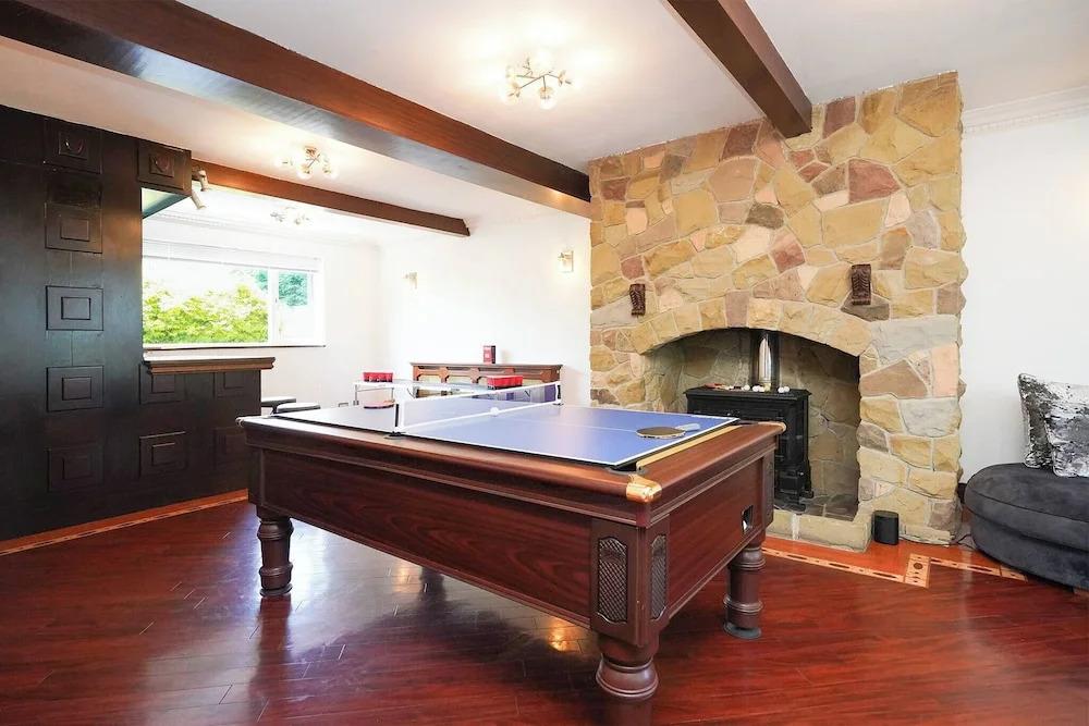 Spa Home With Swimming Pool, Hottub, and Sauna