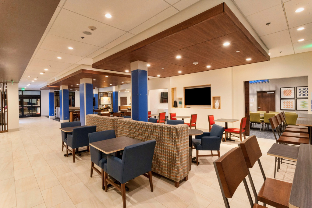 Holiday Inn Express & Suites - Dodge City by IHG