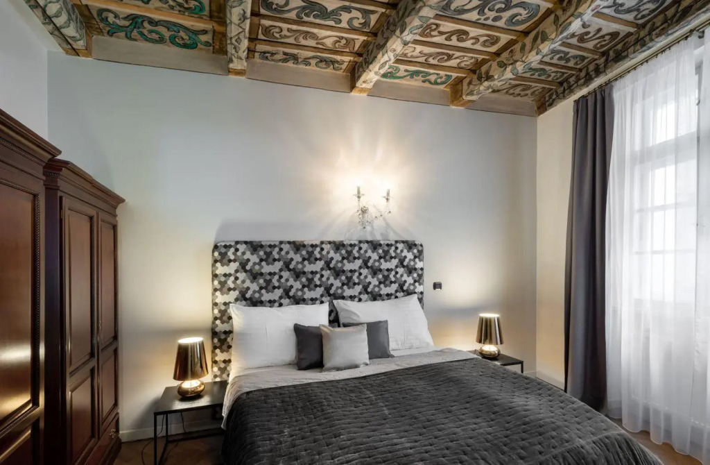 Chateau 9 Apartments by Adrez