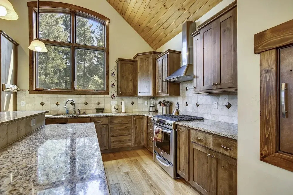 Slopeside Mountain Time Luxury Chalet by Winter Park Escapes