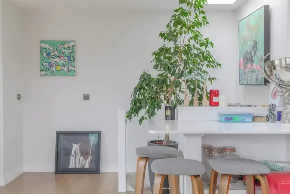 Sleek & Spacious 2BD Flat - Clapham