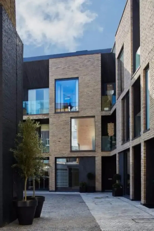 4 Bedroom House in Battersea Sleeps 7