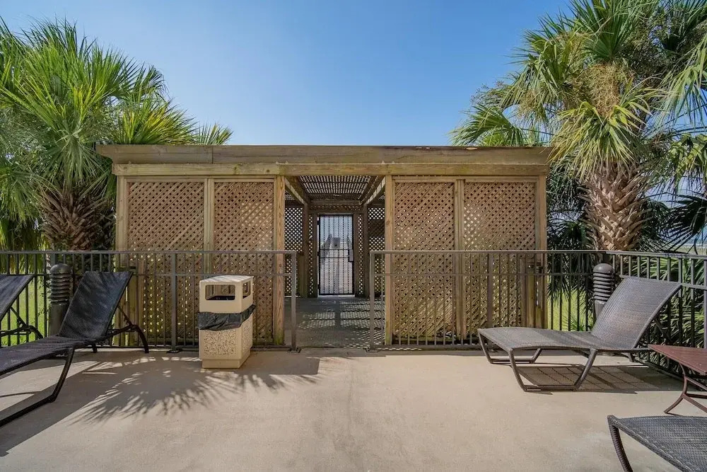 305 Holiday Isle 305 - 2 Br Condo