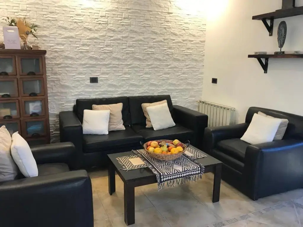 Mona Suites