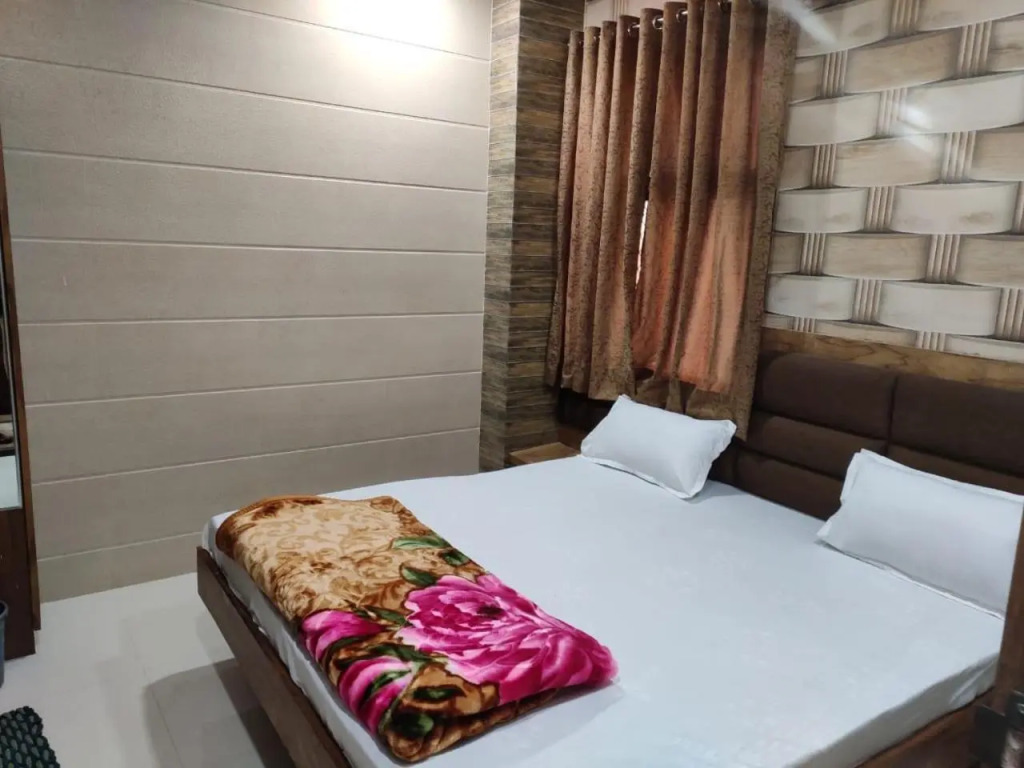 Hotel Al Sharif Manzil 90 Mtrs from Dargah