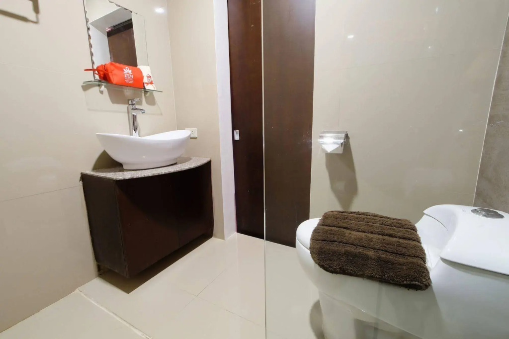 ZEN Rooms Makati Amorsolo