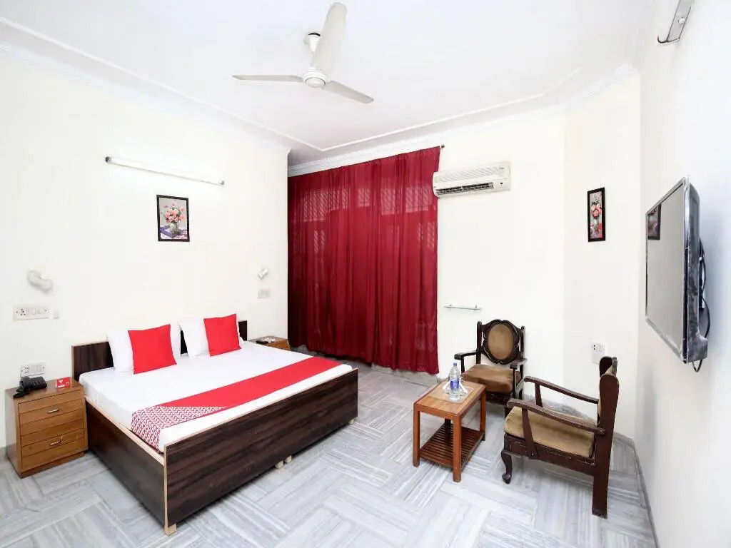 The Corner House By OYO Rooms
