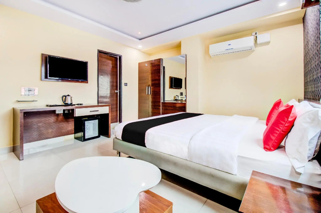 Capital O 5381 The Emirates Hotel