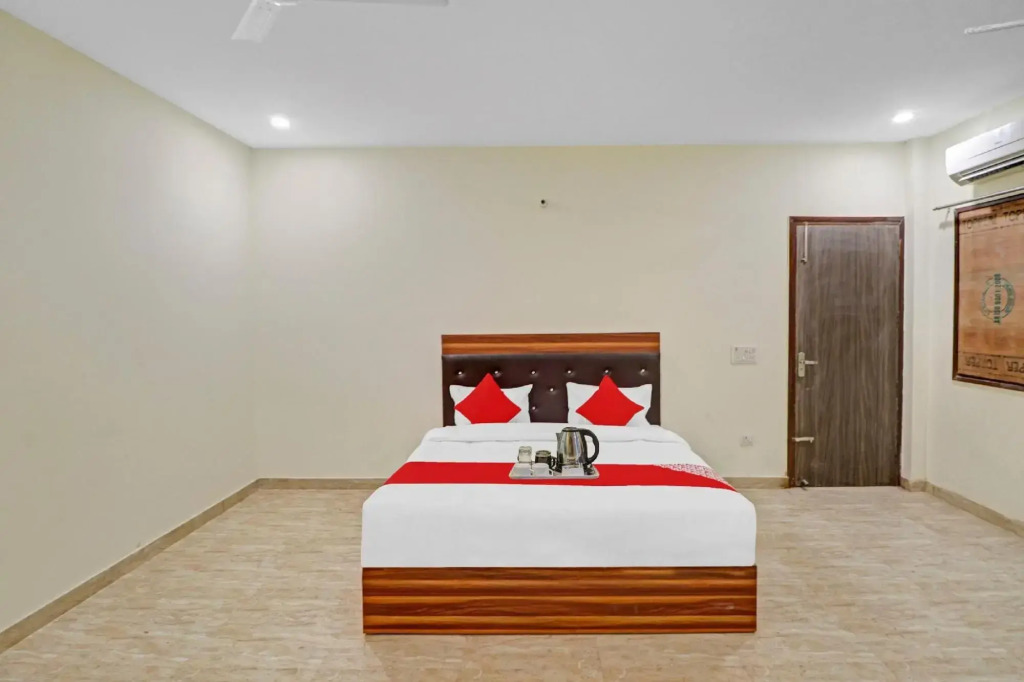 OYO 87988 Hotel Happy Moments