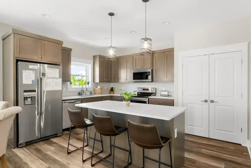 Pet Friendly Beach House - Marina View