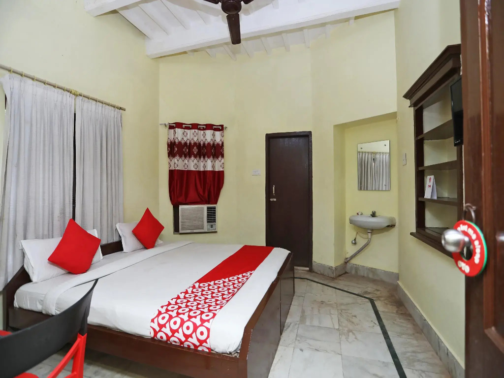 OYO 1949 Hotel Surya Garden