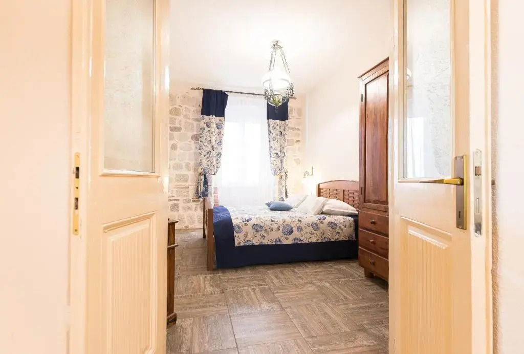 Apartments Leo