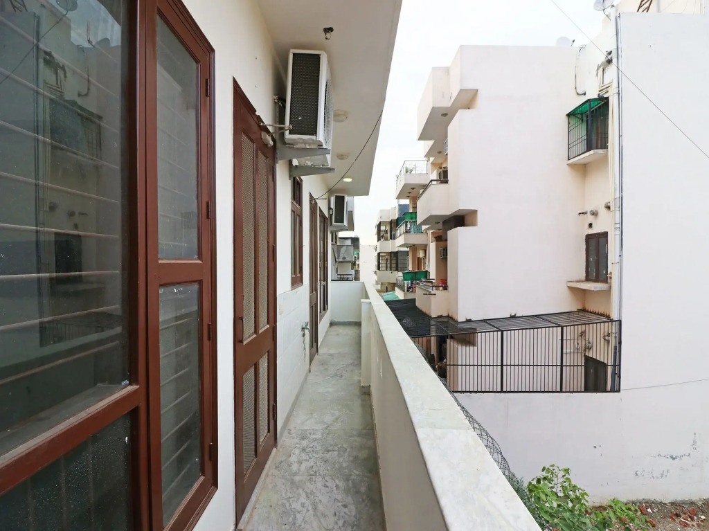 OYO 15736 Little Residency