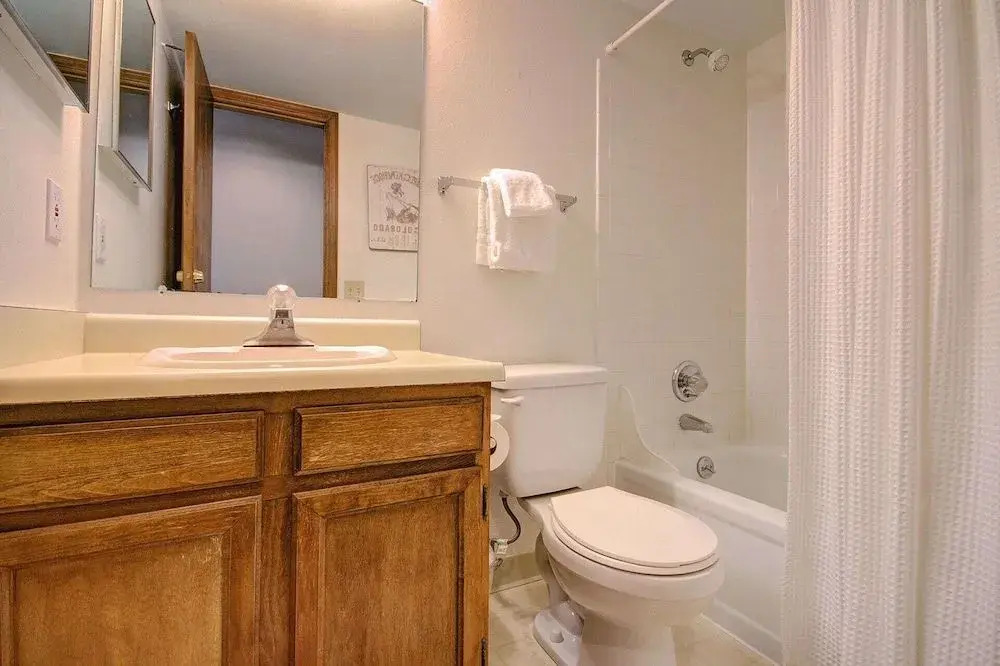 Tyra Summit A2E/F - 4 Br Condo