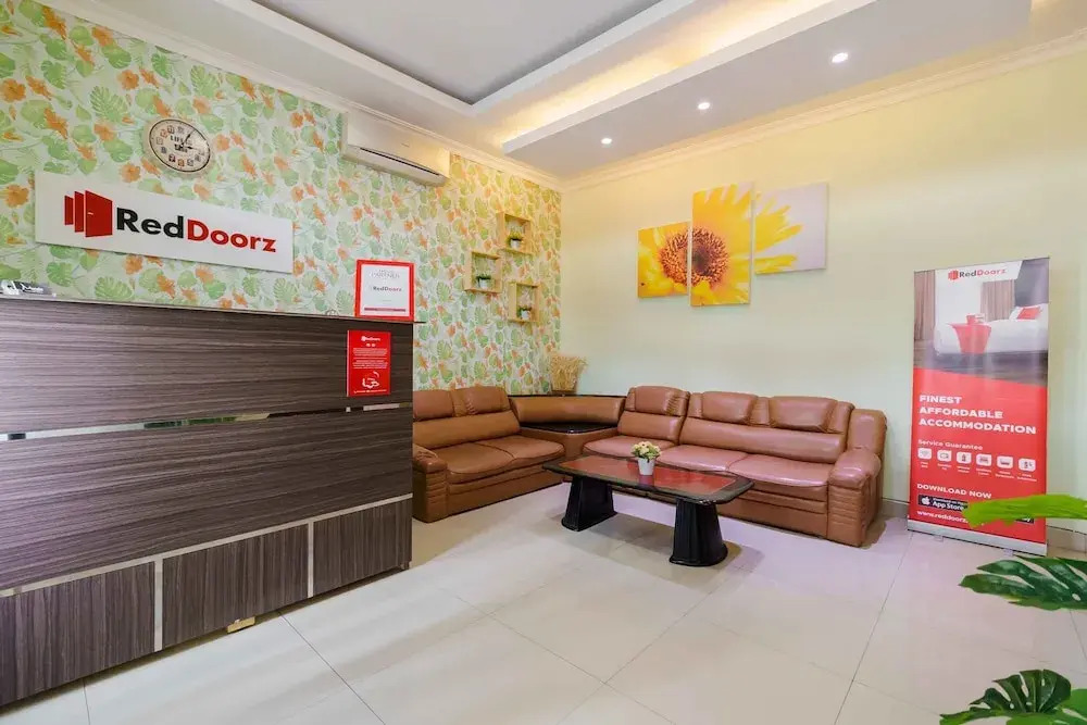 RedDoorz Syariah Near Jam Gadang Bukit tinggi 2