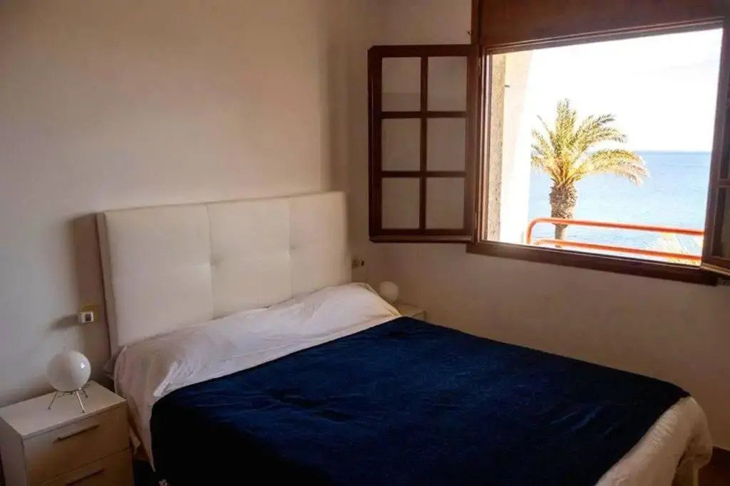 Villa Jo - stunning front line beach house.