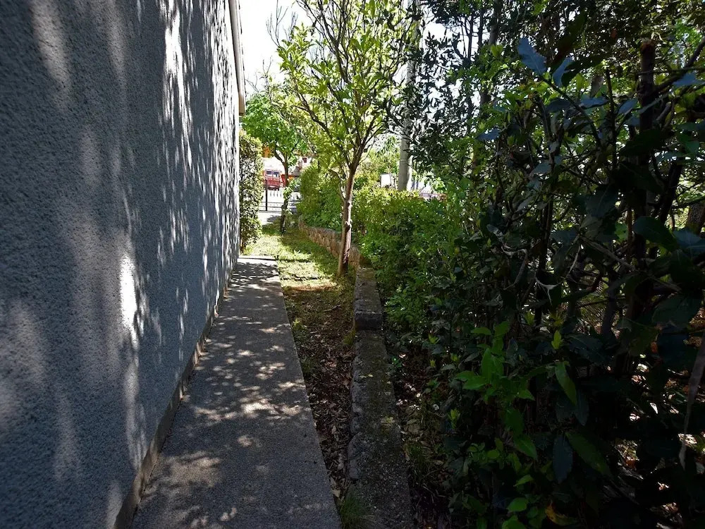 House with Private Garden and near Beach