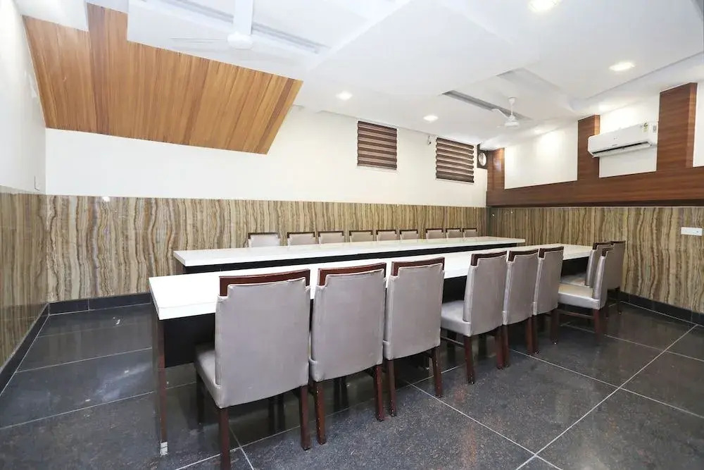 OYO 2295 Hotel Razia Inn