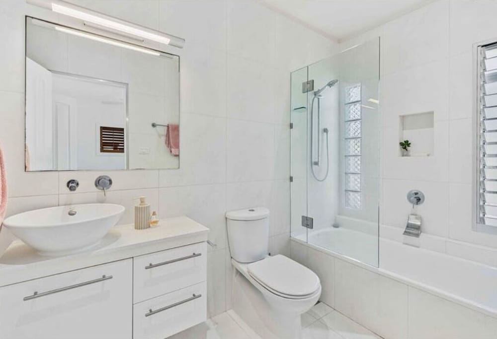 Burleigh Coastal Escape 4BR Home