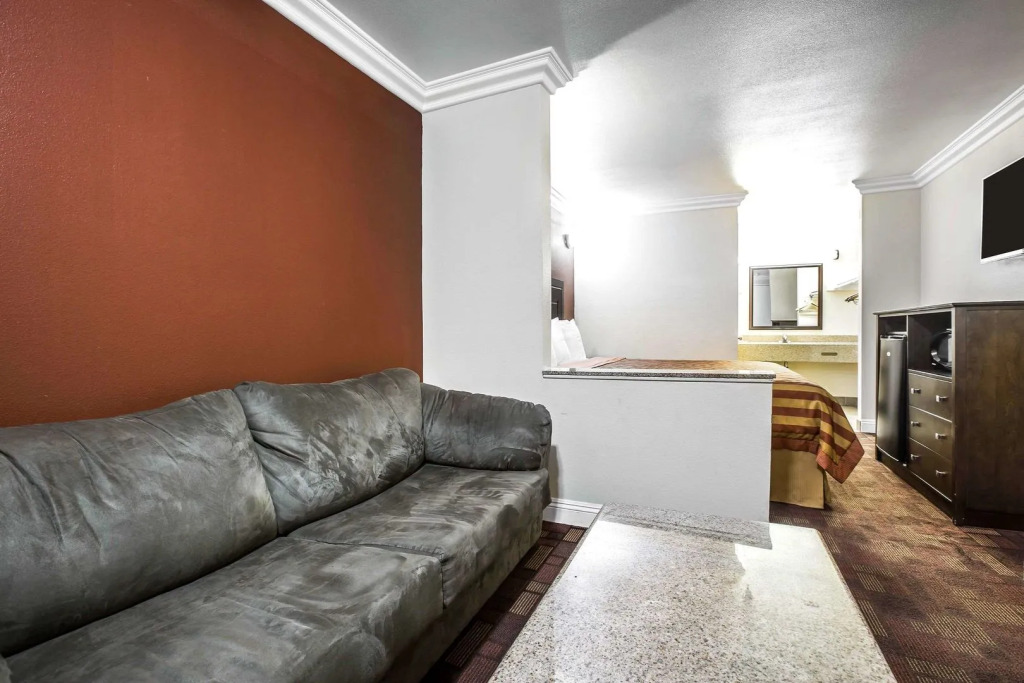 Pico Rivera Inn and Suites