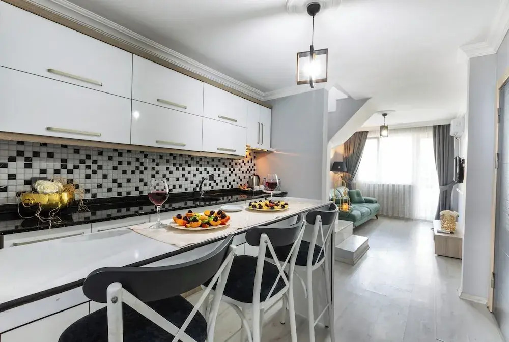 Li̇fe Pool Sui̇te Hotel