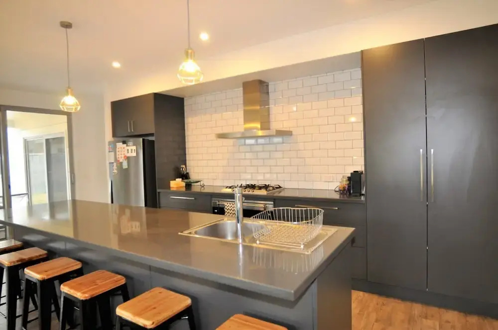 Sunnyside - Surf Side, Linen and Wifi included