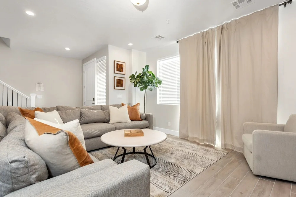 Family Fun Getaway #2339 4 Bedroom Townhouse by Redawning