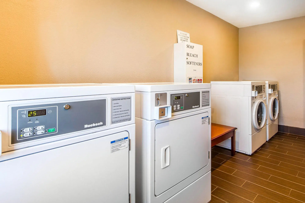 Comfort Inn & Suites Redwood Country