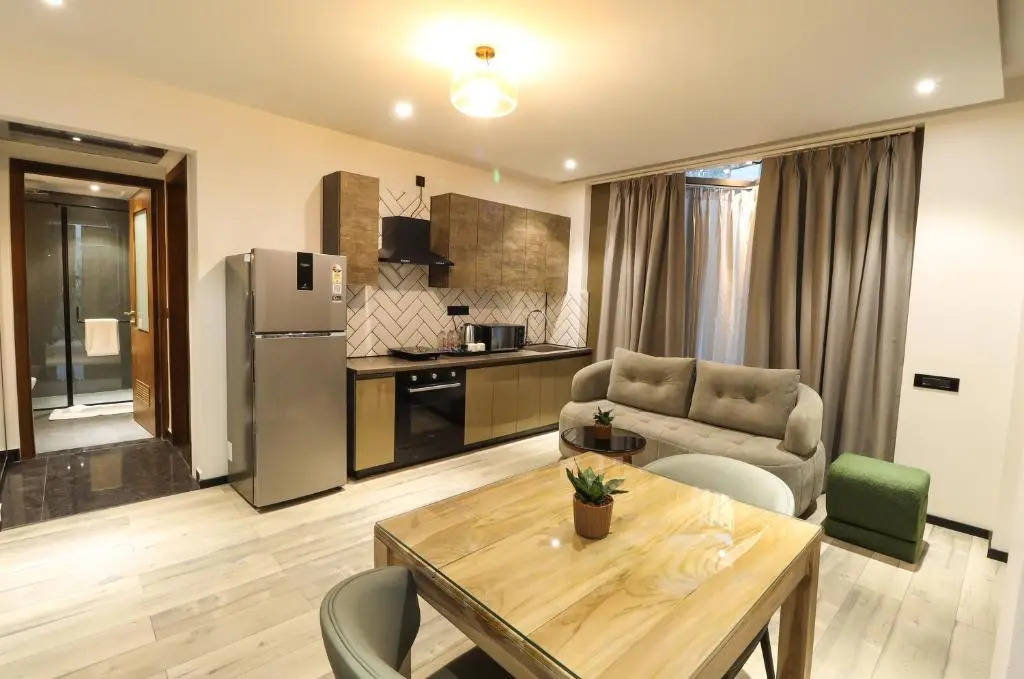 Hays AIR By Ahuja Residences - Golf Course Ext Road & Sector 51