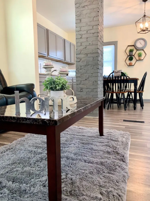 The Southside Villa - With Private Yard & Parking, Near Falls & Casino by Niagara Hospitality